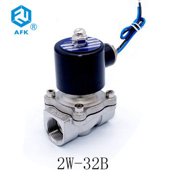 2W-32B 220v Stainless Steel Solenoid Valve Normally Closed 1-1/4" NPT